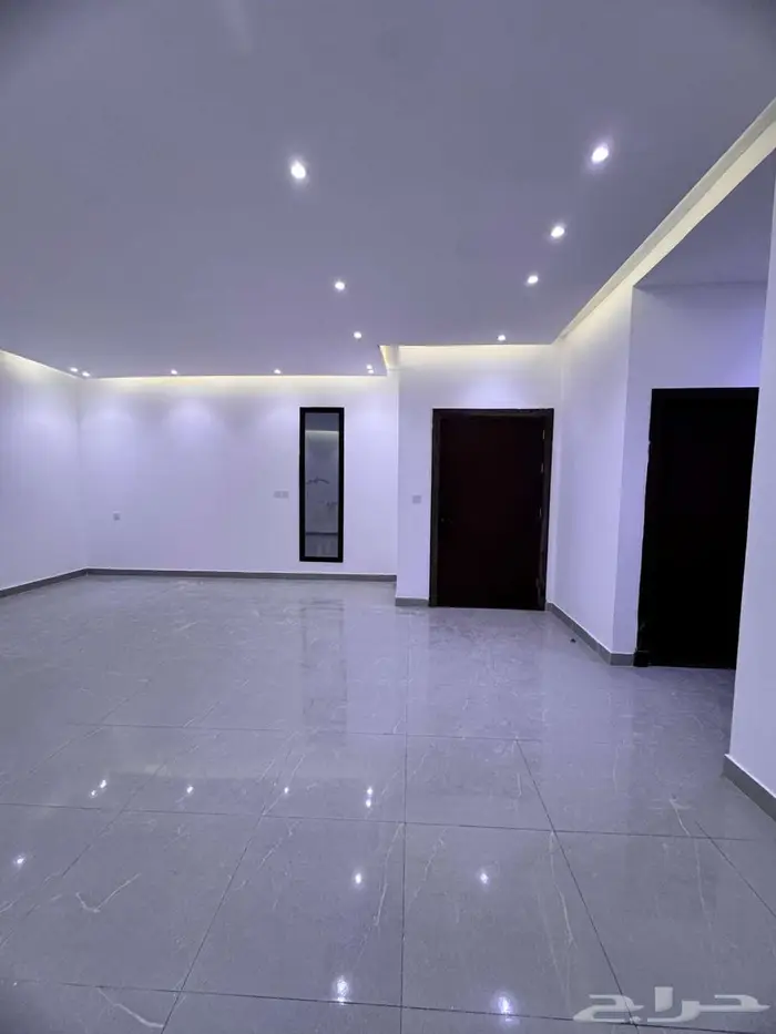 للايجار دور ارضي مع حوش ف جدة حي الرحمانيه 3