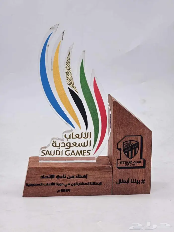متخصصين في صناعه الدروع والمجسمات والهدايا والعلب والمصاحف 90
