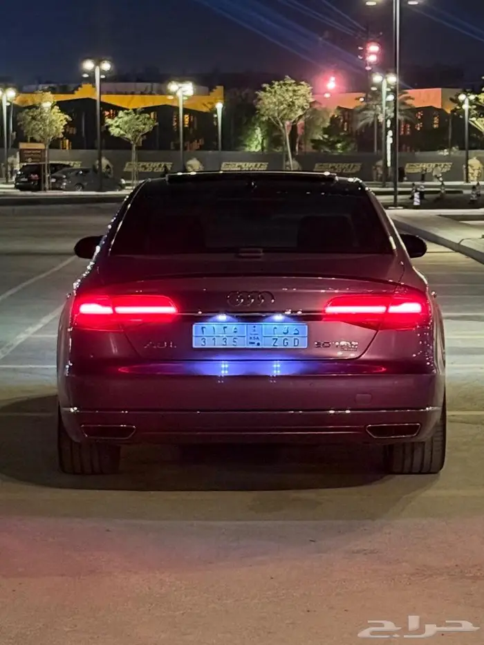 Audi A8 ( بحالة الوكالة ) فل 31