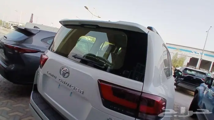 لاندكروزر GXR L2 بنزين 2025 7
