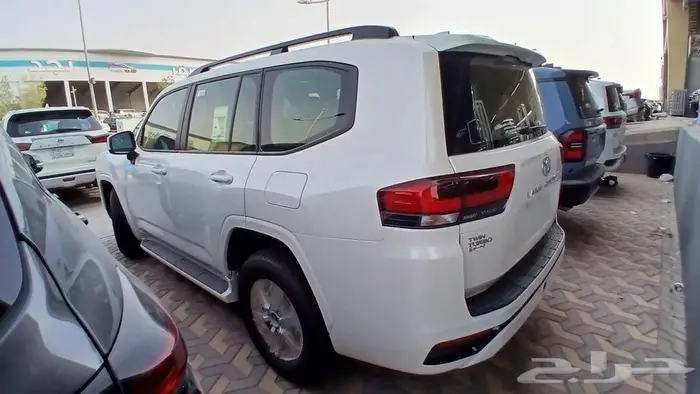 لاندكروزر GXR L2 بنزين 2025 6