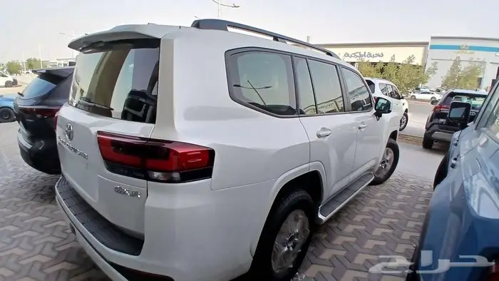 لاندكروزر GXR L2 بنزين 2025 5