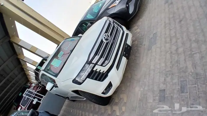 لاندكروزر GXR L2 بنزين 2025 4
