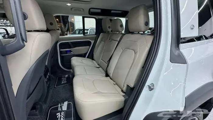 2023لاندروفر ديفندر اس إي DEFENDER SE P400 7