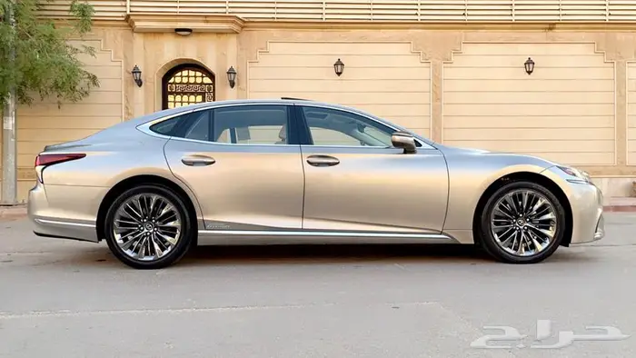 لكزس LS500h فل كامل 2018 نظيفة جدا 6