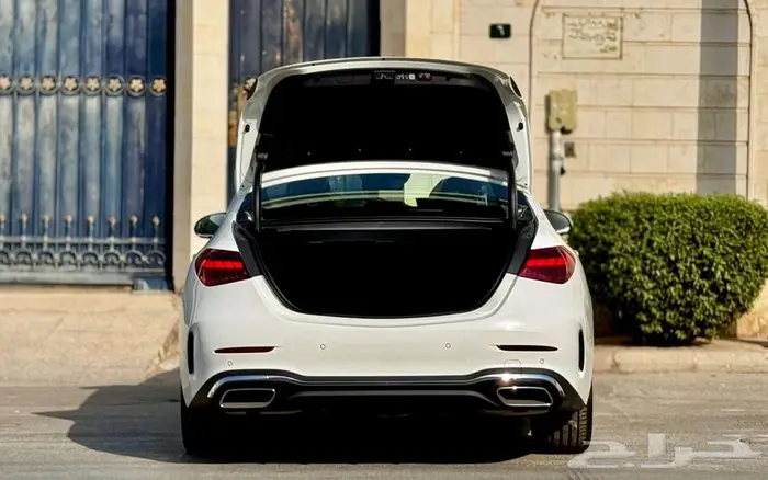 مرسيدس بنز C200 AMG Line 2025 - جديد اصفار 4
