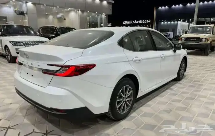 تويوتا- كامري- استاندر- بنزين- 2025-ابيض -بطاقه 2025 0