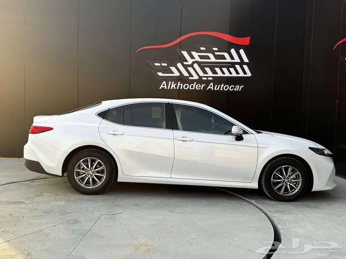 كامري E استندر 2025لدي شركة الخضر 2