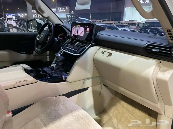 تويوتا جي اكس ار 3 موديل 2023 ابيض ديزل ماشيه 48000كم 36
