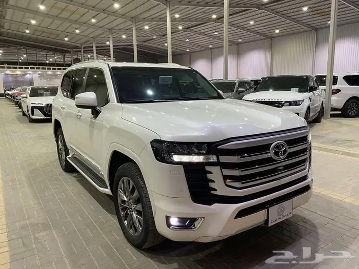 تويوتا جي اكس ار 3 موديل 2023 ابيض ديزل ماشيه 48000كم 7