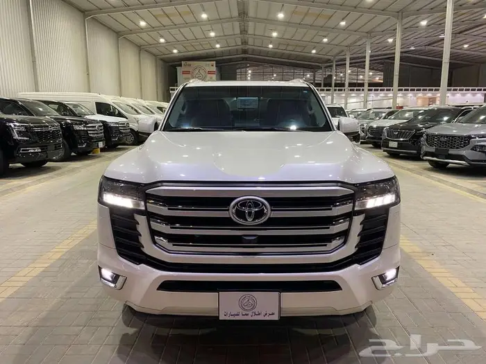 تويوتا جي اكس ار 3 موديل 2023 ابيض ديزل ماشيه 48000كم 0