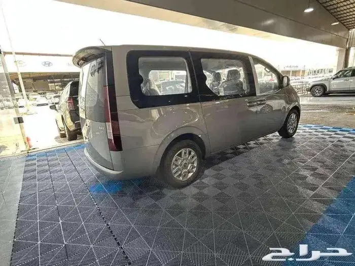 هونداي ستاريا 9 راكب ديزل اتوماتيك 2025 4