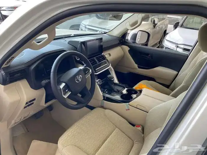 لاندكروزر GXR L2 بنزين 2025 10
