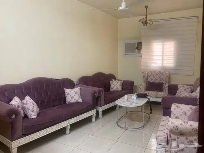 كنب صالة وسجاد وطاولات خدمة 2