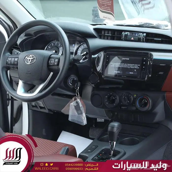 تويوتا هايلوكس قير توماتيك بنزين 2.7 بدون دبل 2025 9