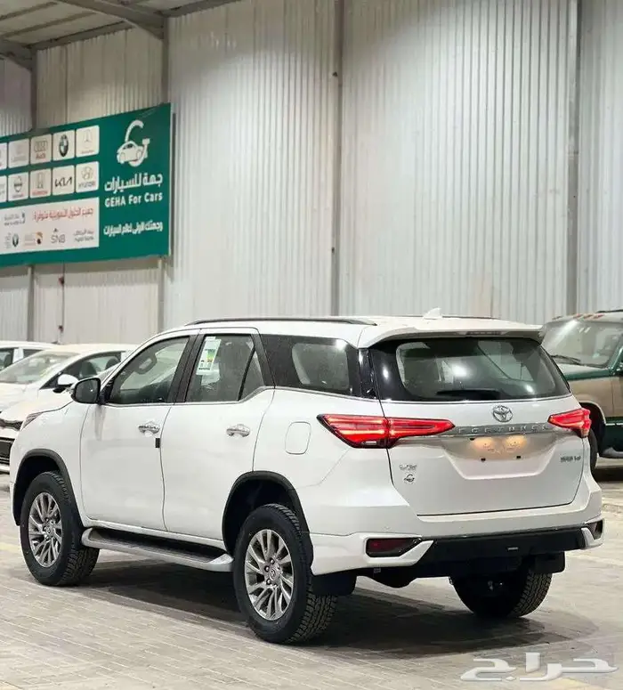 فورشنر بنزين 6سرندل VX1 2025 ويتوفر VX3 13
