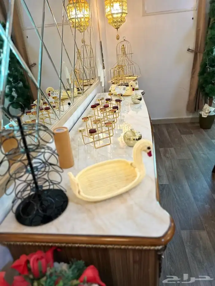 طقم كنب وغرفه سفره وطقم طاولات 4