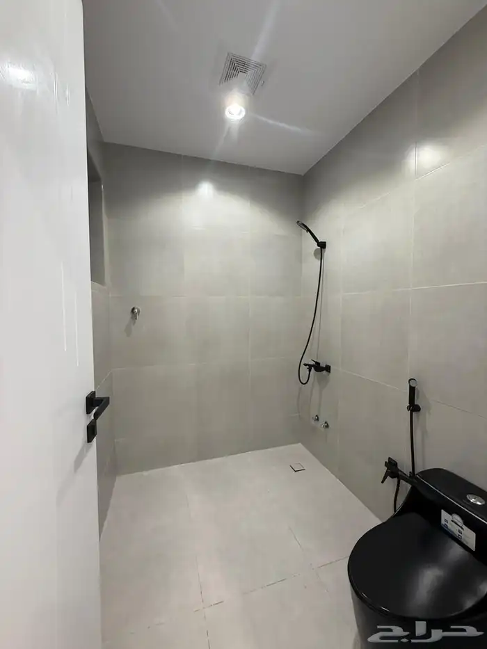 للبيع أدوار ارضيه ببايكة سياره وشقق علويه ف ابها المحاله 20