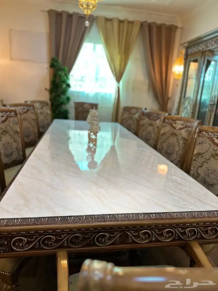 طقم كنب وغرفه سفره وطقم طاولات 3