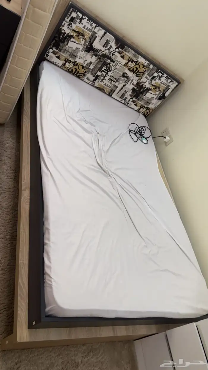 طاوله مكتبيه مع سرير مع كومادينا مع تسريحه 2