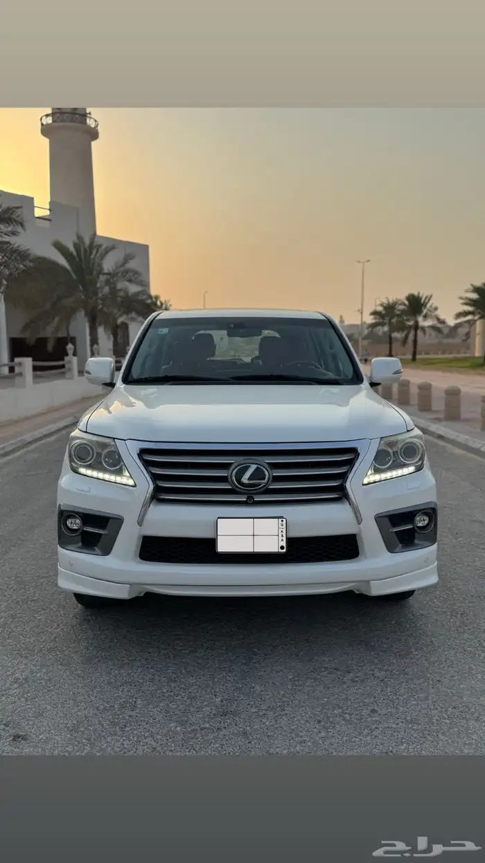 لكزس LX570 فل كامل سعودي 9