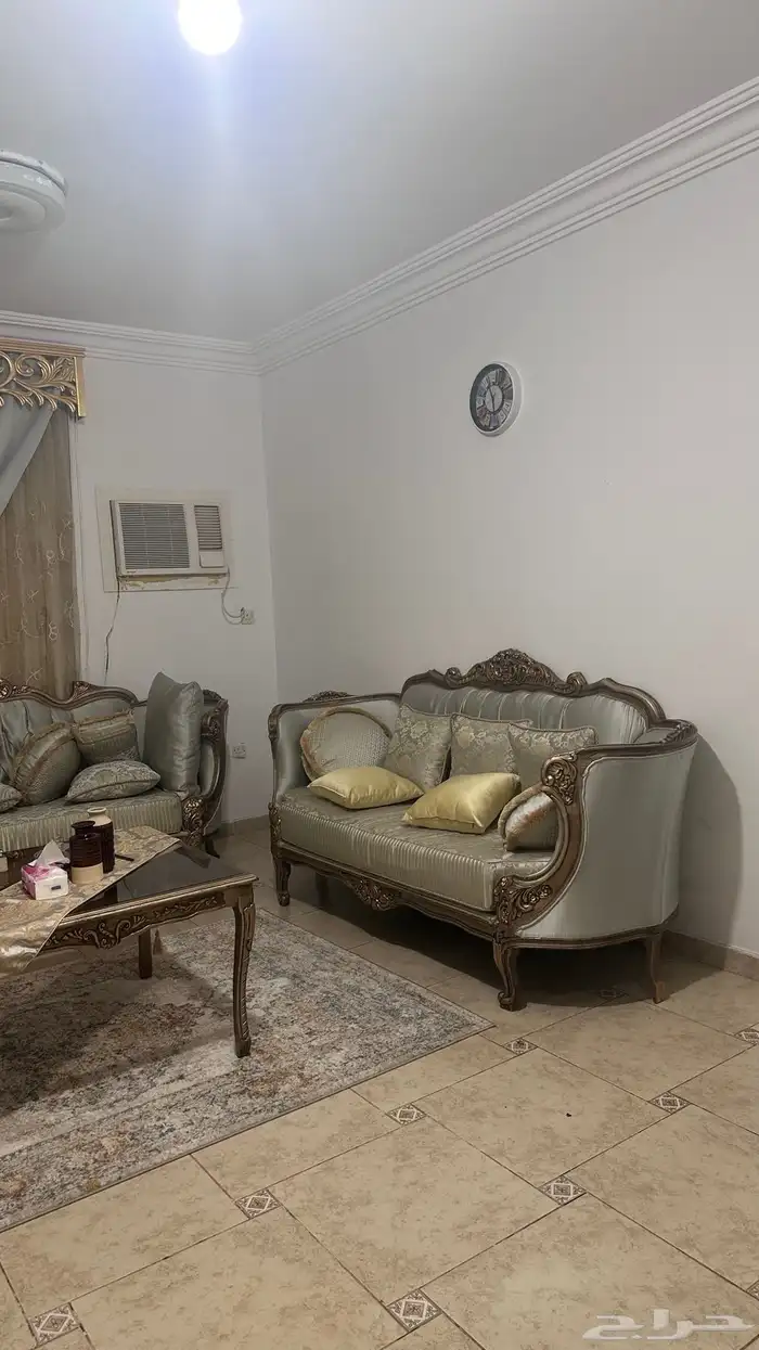 كنبة 11 مقعد مع ملحقاتها للبيع 1