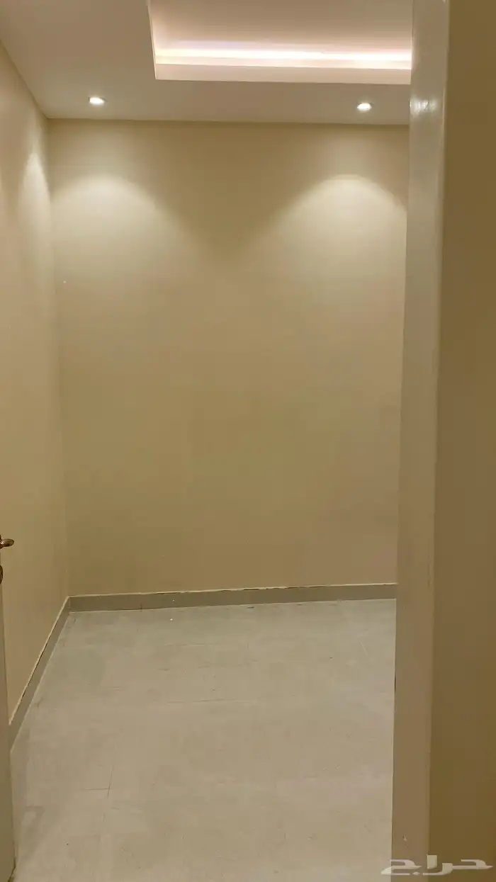 شقه للايجار 2800 حى القادسيه 5