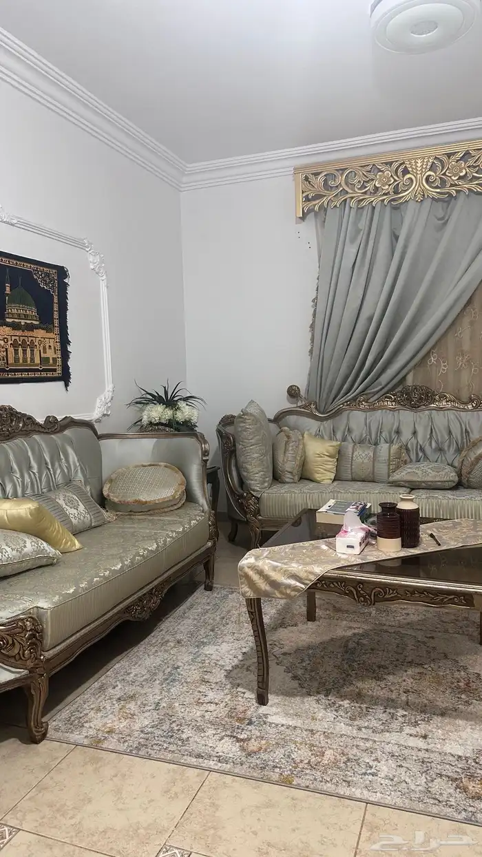 كنبة 11 مقعد مع ملحقاتها للبيع 2