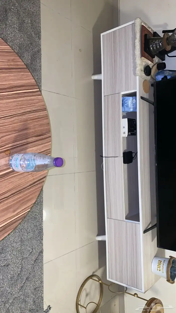 شاشه مع الطاولة 0