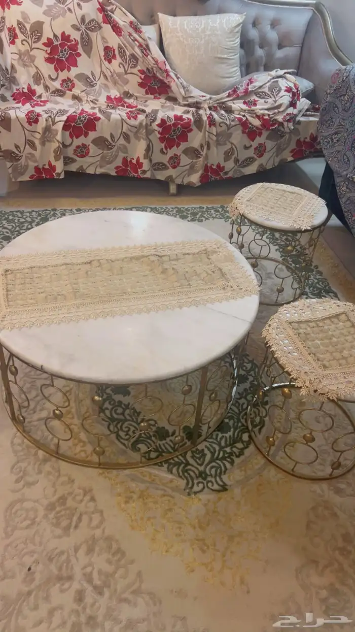 طاولات وطابعة 3