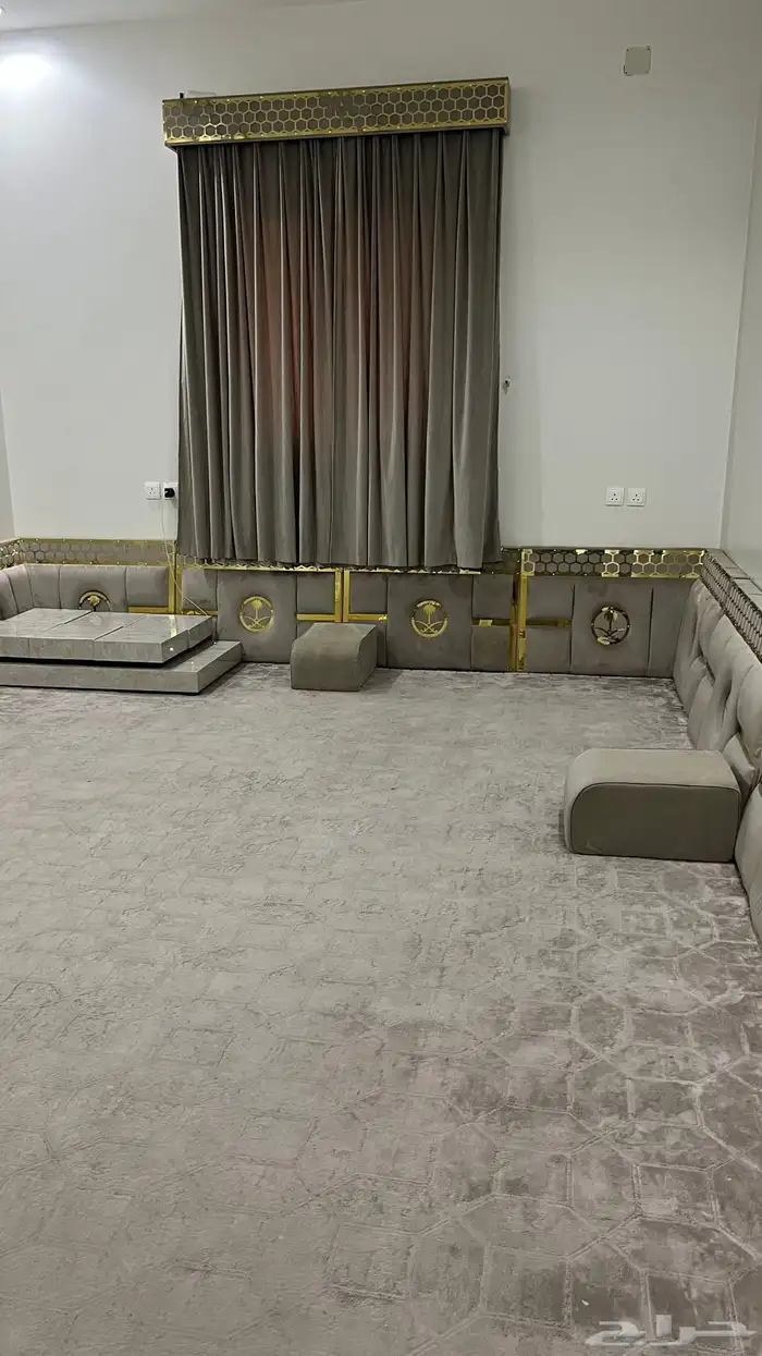 مخاد للبيع شبه جديد 2