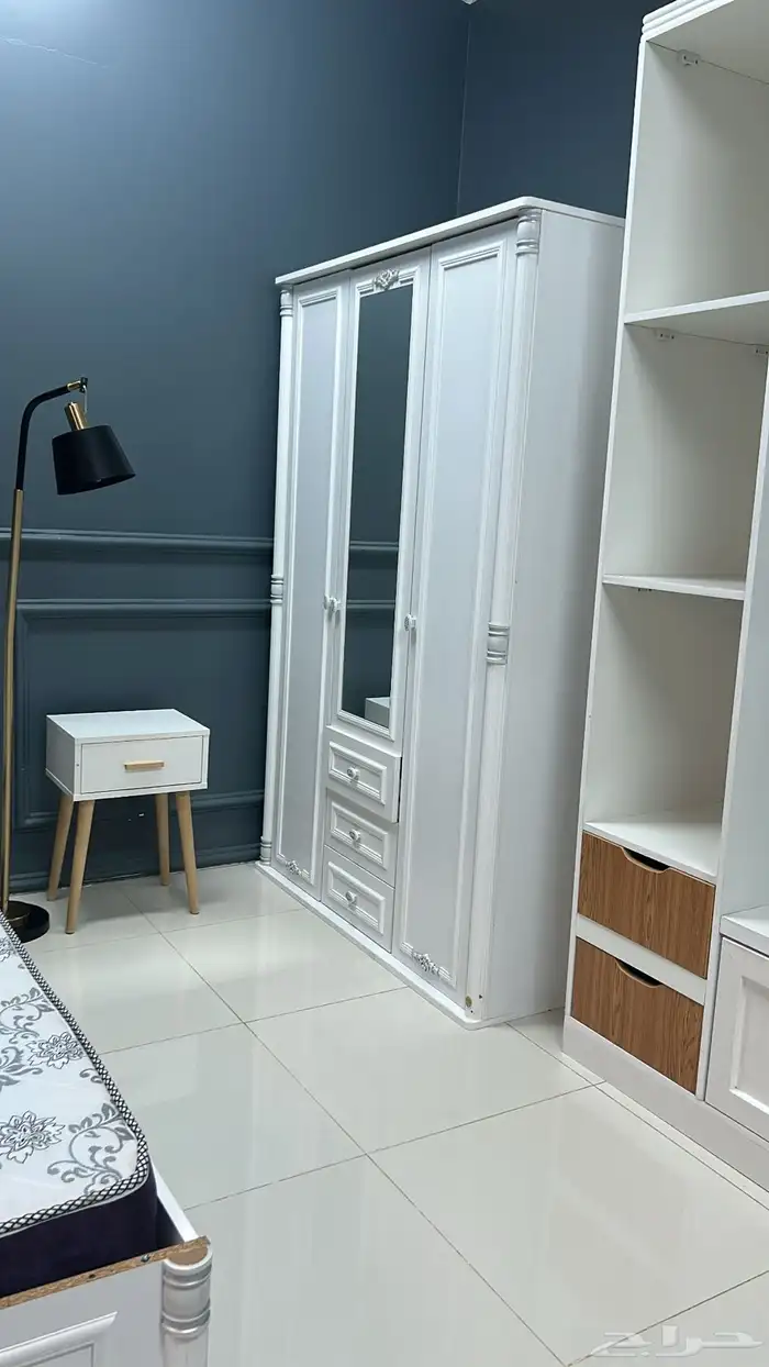 سرير مع مرتبة مع دولاب ملابس مع كمدينة مع تسريحة مع مكتب 1
