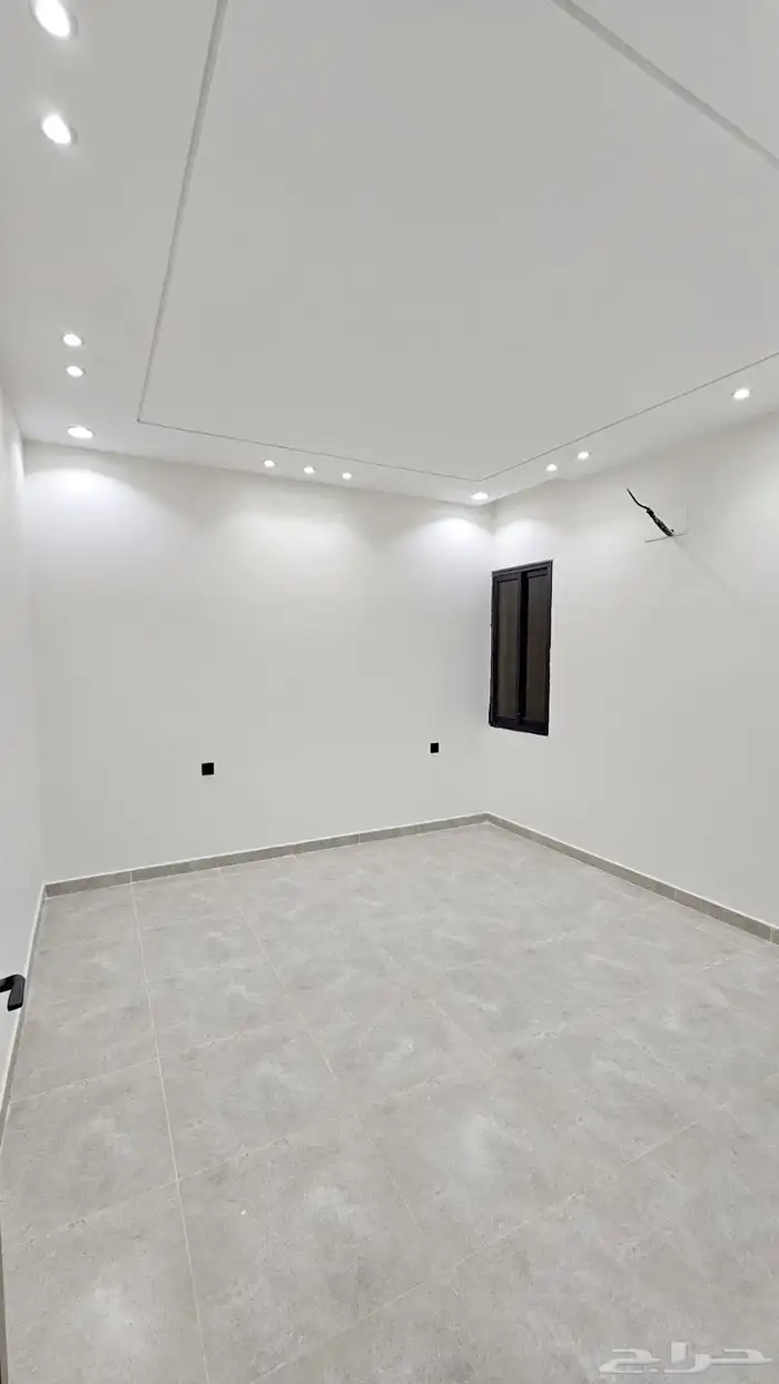 للبيع شقق ارضيه وعلويه ف حي الضيافه طريق ابهاا الخميس 21