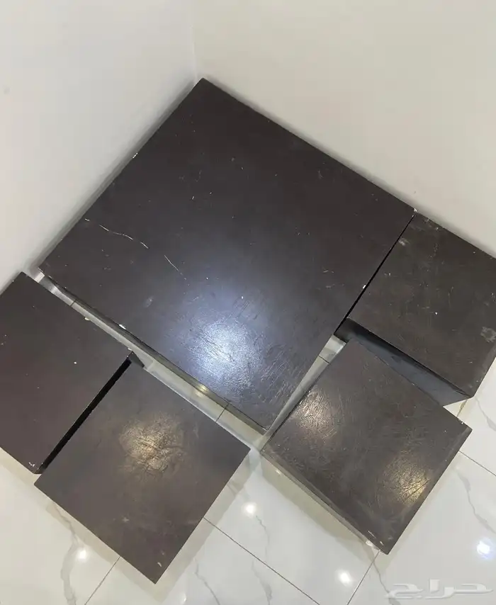 للبيع طاولة ارضية مع أربع كراسي (طقم) 1