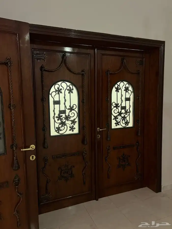 أثاث ومصعد ومكيفات وتجهيزات منزلية فاخرة بحالة ممتازة 31