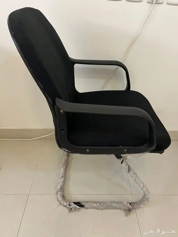 للبيع ثلاث كراسي مكتب ( بحاله ممتازه ) 3