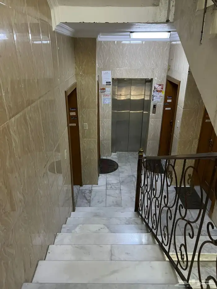 عمارة سكنية فاخرة بموقع وحالة ممتازة بحي الزهور الدمام 4