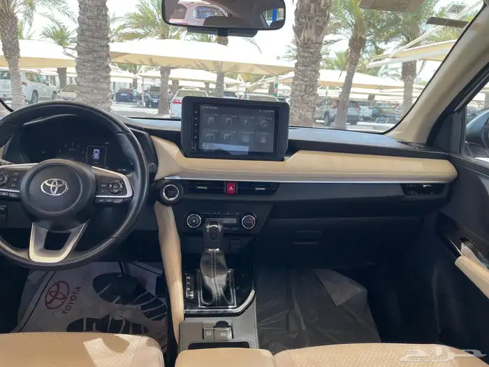 Yaris YX 2023 15