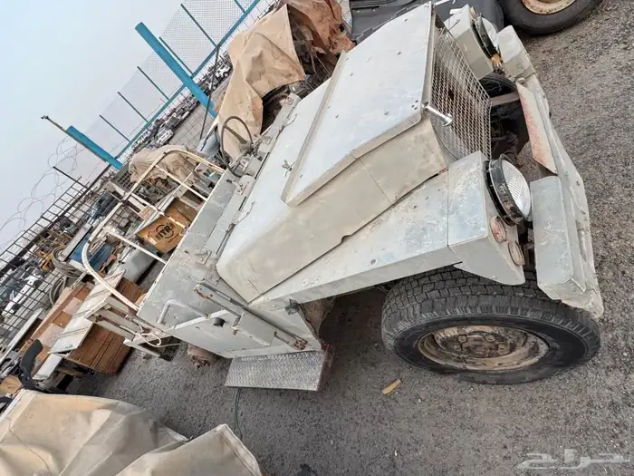 لاند روفر قديم موديل 76 1