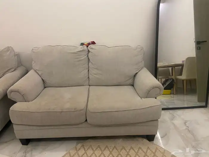 كنب استخدام سنه فقط يحتاج غسيل خفيف . 0