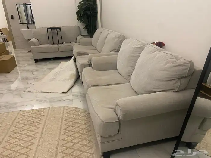 كنب استخدام سنه فقط يحتاج غسيل خفيف . 1
