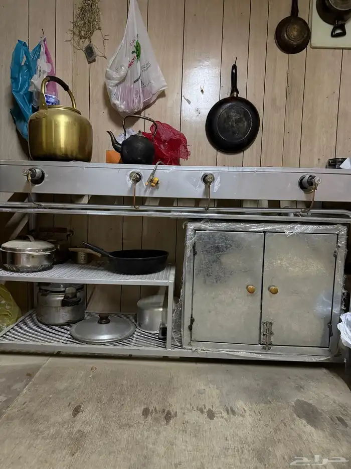 اسطبل خيل و مخيم للبيع بكامل أغراضه 24