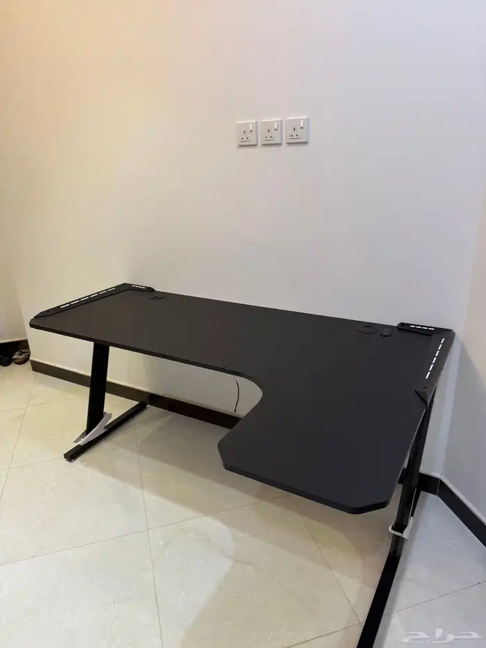 طاولة مستعمله استعمال خفيف 4