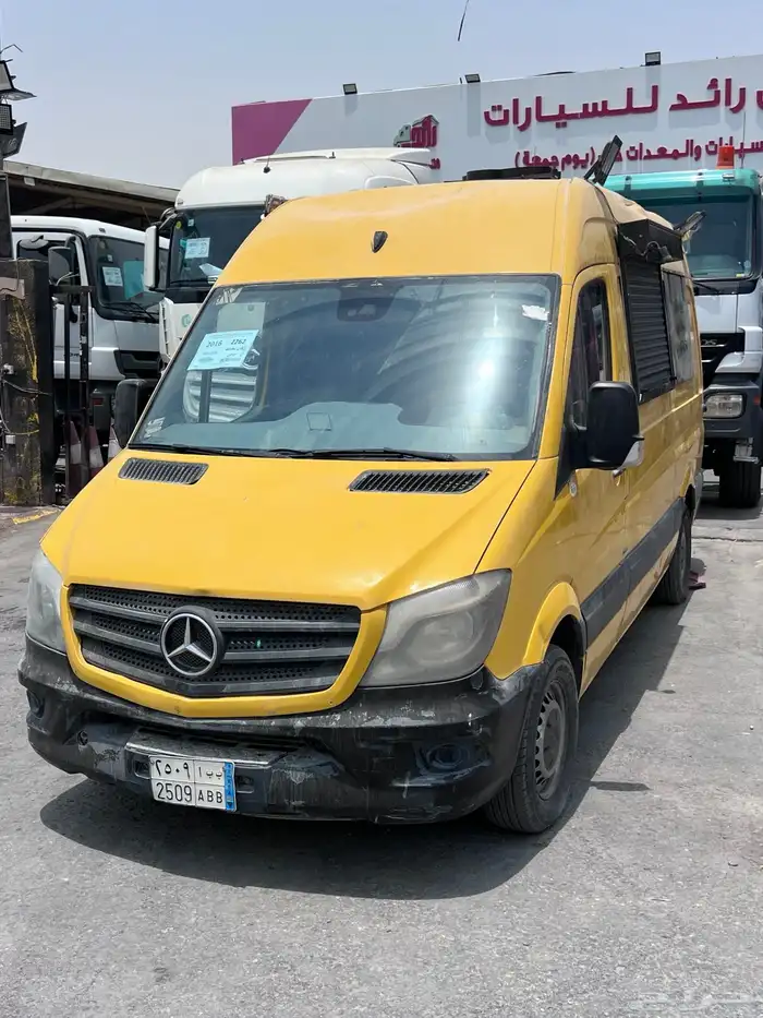 حراج معرض رائد للسيارات كل يوم جمعة 24