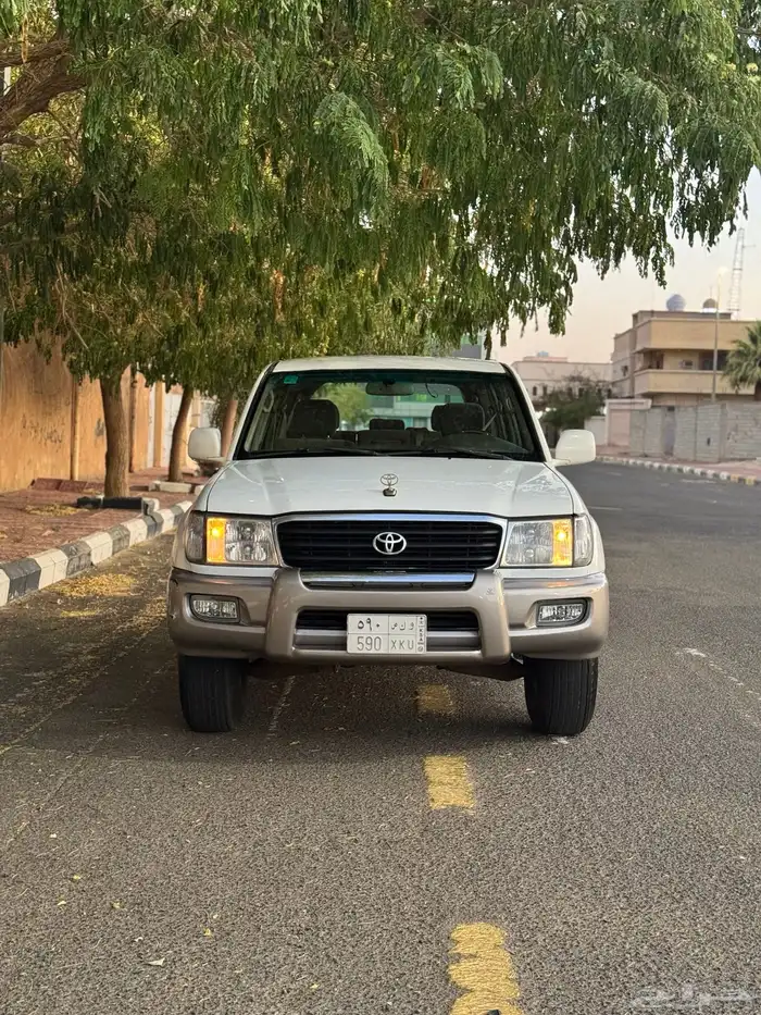 لاندكروزر في اكس ار 8v 2