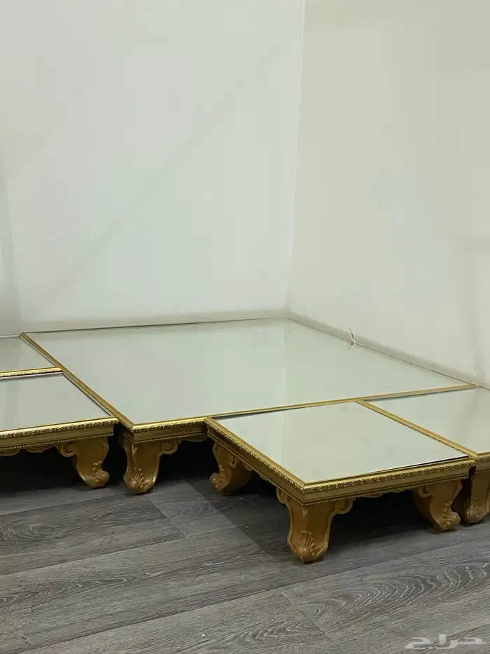 طاوله ارضيه مرايه زجاج مع اربع طاولات 1