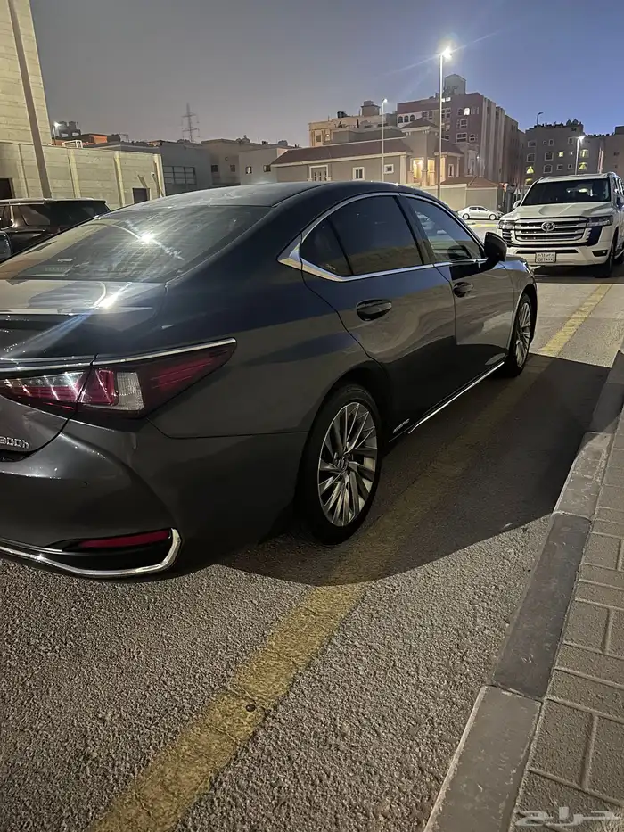 لكزس ES 300h 4