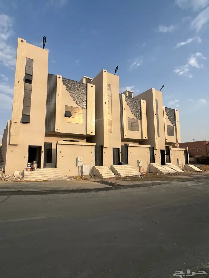 للبيع شقق وارواف بملحق فاخرة بحي النسيم قرب القاعدة الجوية 0