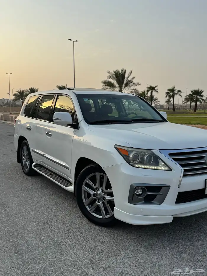 لكزس LX570 فل كامل سعودي 12
