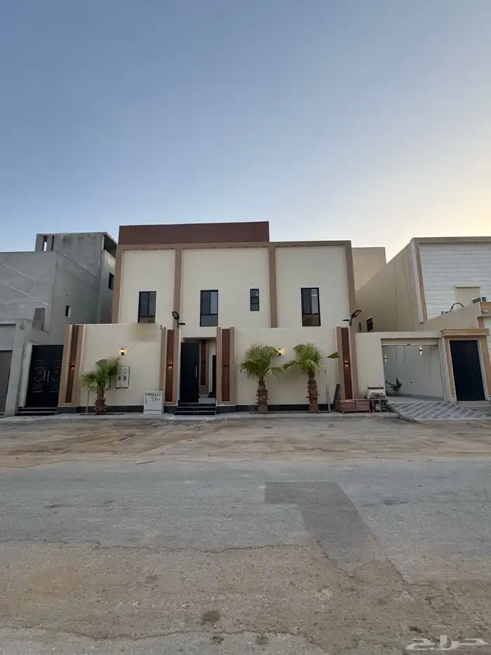 للبيع فيلا مع شقتين في الجبيلة 0